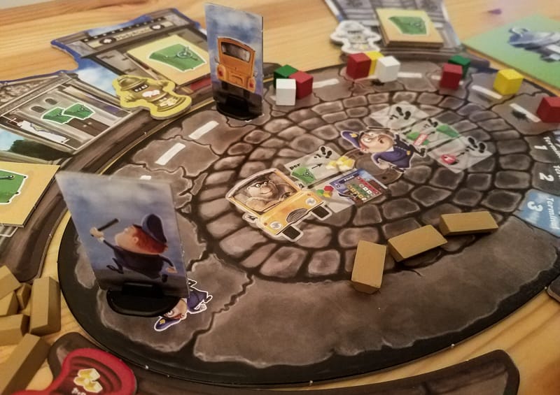 Rob 'n Run review - cops chasing