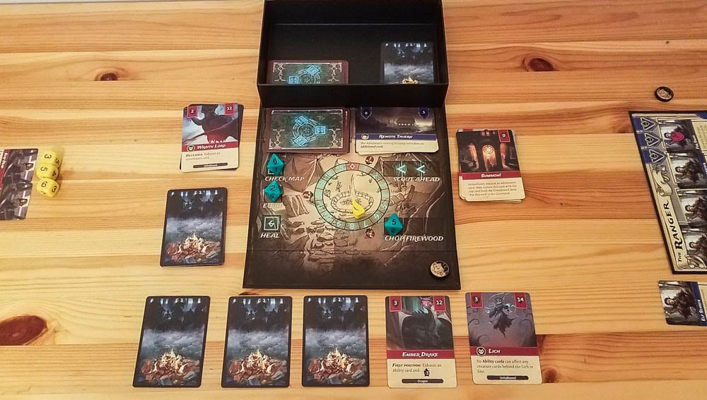 Set a Watch review - board and creatures